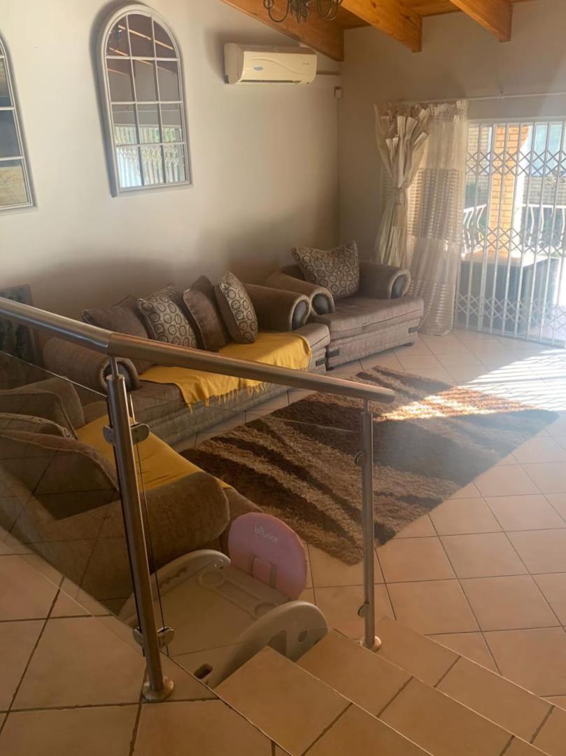 5 Bedroom Property for Sale in Ladybrand Free State